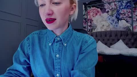 Snapshot of natalie_bitton chatting on 03.08.25 Natalie online show from 03.08.25