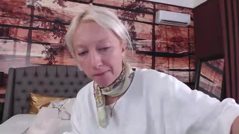 Snapshot of natalie_bitton chatting on 09.09.25 Natalie online show from 09.09.25