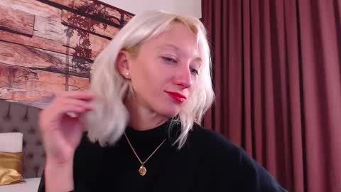 Snapshot of natalie_bitton chatting on 10.03.25 Natalie online show from 10.03.25
