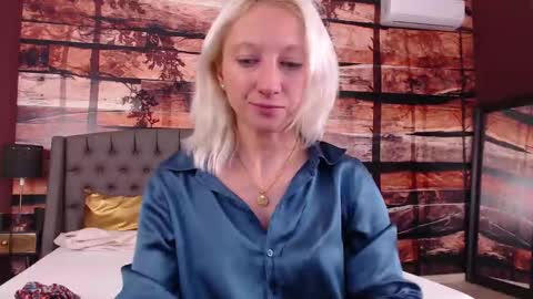 Snapshot of natalie_bitton chatting on 10.09.25 Natalie online show from 10.09.25