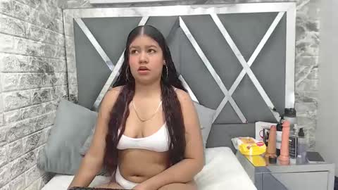 Snapshot of natalieevansx chatting on 11.14.25 natalieevansx online show from 11.14.25