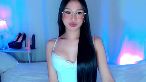 Snapshot of nathalie_hadid chatting on 09.23.25 please follow me guyss online show from 09.23.25