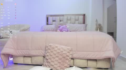 Snapshot of nathaly_star04 chatting on 01.08.25 online show from 01.08.25