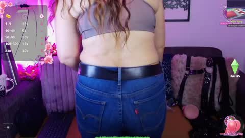 Snapshot of nathaly_stepmom chatting on 05.27.26 Natha online show from 05.27.26