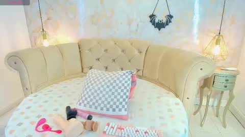 Snapshot of nathamiller chatting on 10.05.25 Natha online show from 10.05.25