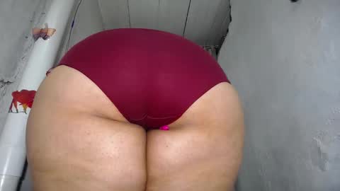 Snapshot of nattasha_foxx chatting on 10.08.25 natalia online show from 10.08.25