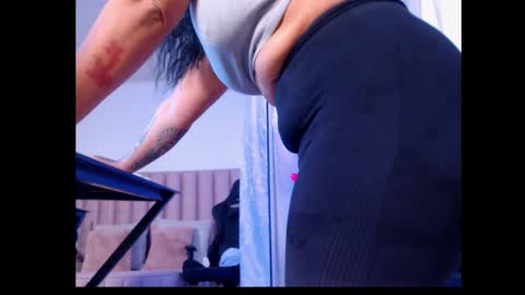 Snapshot of natural_bigass_nina chatting on 11.01.25 Sophia online show from 11.01.25