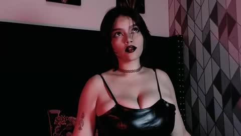 Snapshot of naturaltitss_ chatting on 09.25.25 Gwen online show from 09.25.25