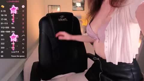 Snapshot of naturelly chatting on 02.18.26 Melisa FOLLOW ME online show from 02.18.26