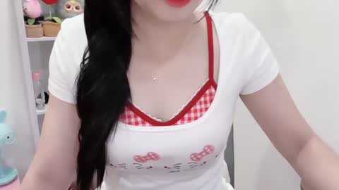Snapshot of natycutiegirl chatting on 06.19.26 Kiki online show from 06.19.26