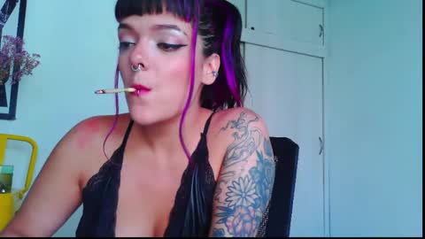 Snapshot of naughty_em_17 chatting on 05.24.26 Em please help me reach 100 thumbs up 3 online show from 05.24.26
