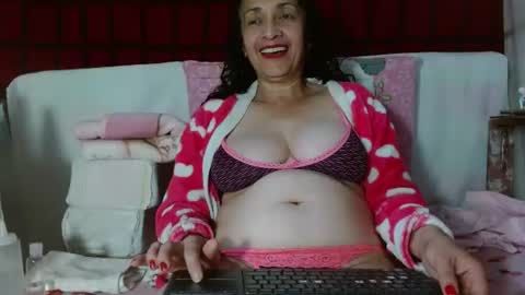 Snapshot of naughty_tita chatting on 06.18.26 Tita Madurita online show from 06.18.26