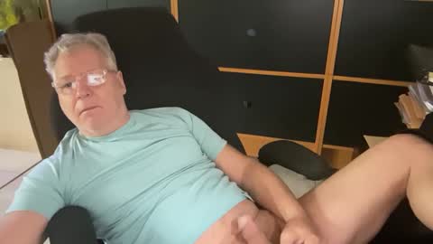 Snapshot of naughtydaddyla chatting on 03.01.25 naughtydaddyla online show from 03.01.25