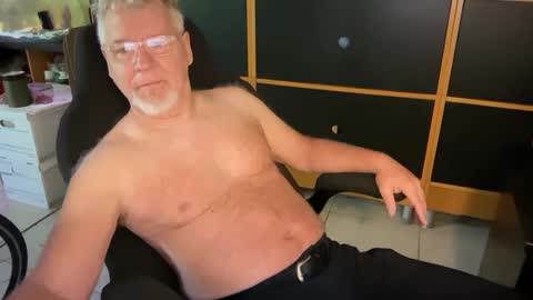 Snapshot of naughtydaddyla chatting on 09.21.25 naughtydaddyla online show from 09.21.25