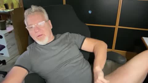 Snapshot of naughtydaddyla chatting on 09.27.25 naughtydaddyla online show from 09.27.25