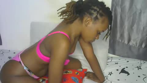 Snapshot of naughtyie chatting on 09.24.25 naughtyie online show from 09.24.25