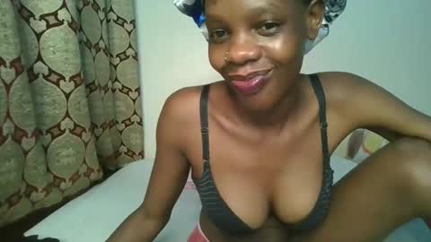 Snapshot of naughtysweetpie chatting on 02.10.26 naughty online show from 02.10.26