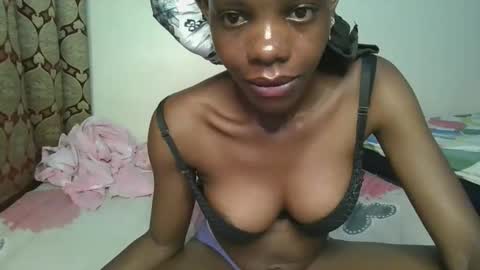 Snapshot of naughtysweetpie chatting on 02.25.26 naughty online show from 02.25.26