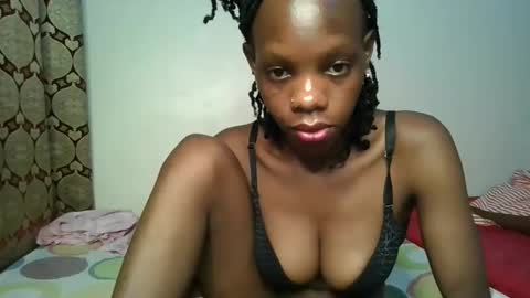Snapshot of naughtysweetpie chatting on 05.25.26 naughty online show from 05.25.26