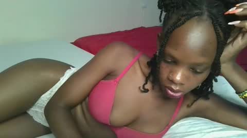 Snapshot of naughtysweetpie chatting on 05.25.26 naughty online show from 05.25.26