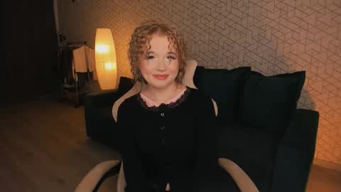 Snapshot of nayavalen chatting on 11.10.25 NayaValen online show from 11.10.25