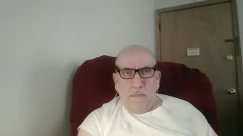 Snapshot of needlesslove chatting on 04.03.26 Tom online show from 04.03.26