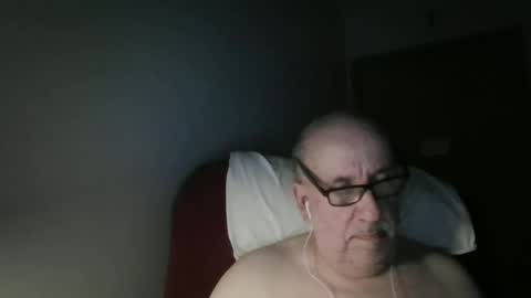 Snapshot of needlesslove chatting on 04.19.26 Tom online show from 04.19.26