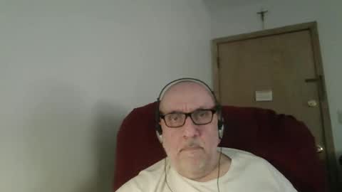 Snapshot of needlesslove chatting on 04.22.26 Tom online show from 04.22.26
