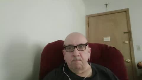 Snapshot of needlesslove chatting on 04.25.26 Tom online show from 04.25.26