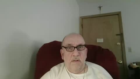 Snapshot of needlesslove chatting on 05.14.26 Tom online show from 05.14.26