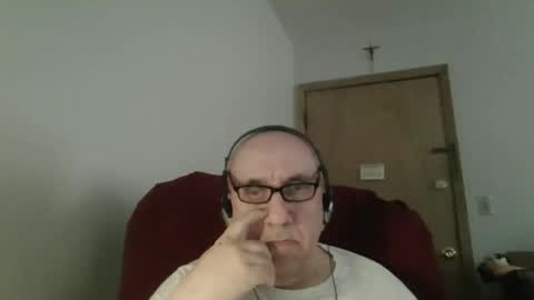 Snapshot of needlesslove chatting on 05.19.26 Tom online show from 05.19.26