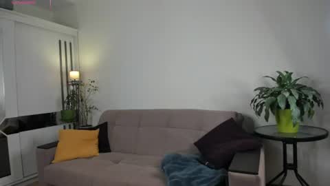 Snapshot of needyouhere_ chatting on 07.04.26 Kira online show from 07.04.26