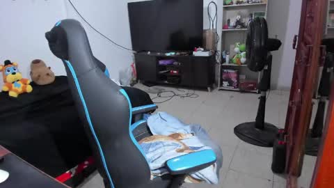 Snapshot of neeko_lol_ chatting on 04.28.26 Geek Nicole im Neeko UwU online show from 04.28.26