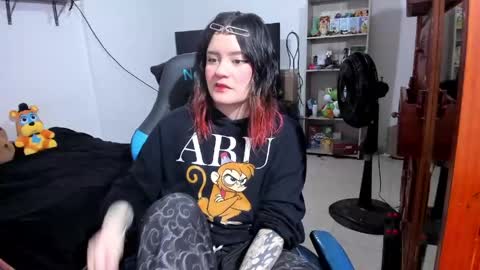 Snapshot of neeko_lol_ chatting on 05.09.26 Geek Nicole im Neeko UwU online show from 05.09.26