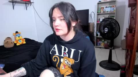 Snapshot of neeko_lol_ chatting on 05.10.26 Geek Nicole im Neeko UwU online show from 05.10.26