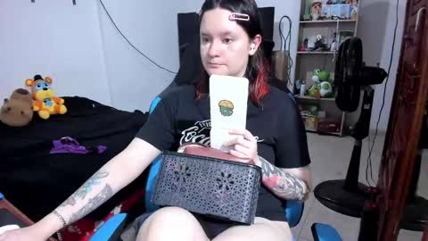 Snapshot of neeko_lol_ chatting on 05.24.26 Geek Nicole im Neeko UwU online show from 05.24.26