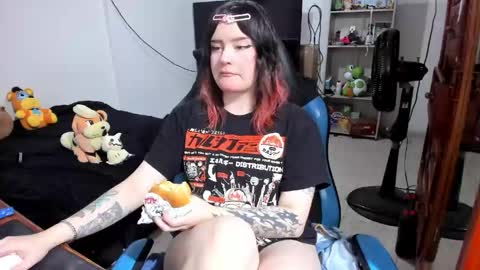 Snapshot of neeko_lol_ chatting on 05.26.26 Geek Nicole im Neeko UwU online show from 05.26.26