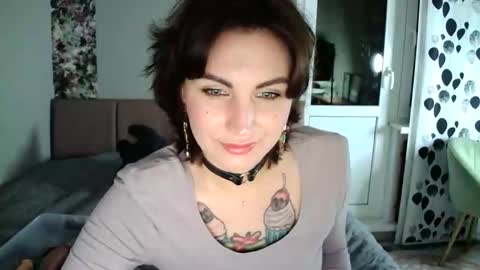 Snapshot of nefertiti_queen chatting on 09.11.25 nefertiti_queen online show from 09.11.25
