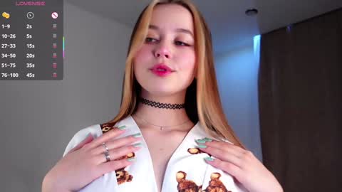 Snapshot of neldaaskins chatting on 01.31.25 Lana online show from 01.31.25