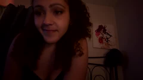 Snapshot of nellbee chatting on 11.02.25 Nell xo online show from 11.02.25