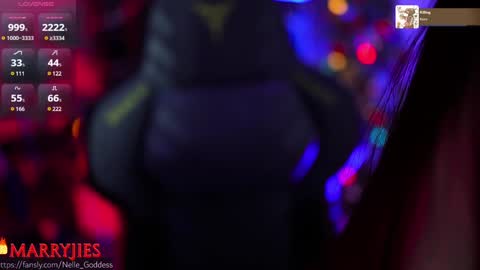 Snapshot of nelle_ chatting on 01.05.25 online show from 01.05.25