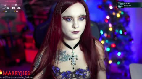 Snapshot of nelle_ chatting on 01.10.25 online show from 01.10.25