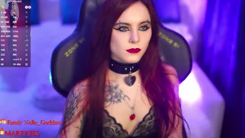 Snapshot of nelle_ chatting on 09.18.25 online show from 09.18.25