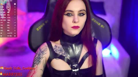 Snapshot of nelle_ chatting on 10.01.25 online show from 10.01.25