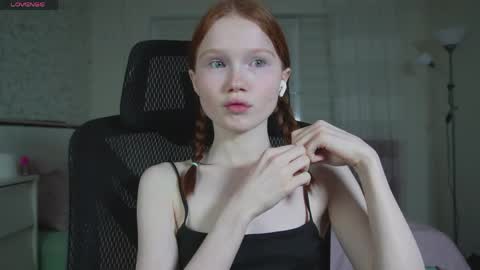 Snapshot of nellie_baby chatting on 06.08.26 Nellie online show from 06.08.26