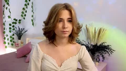 Snapshot of nellie_moans chatting on 11.19.25 Nellie online show from 11.19.25