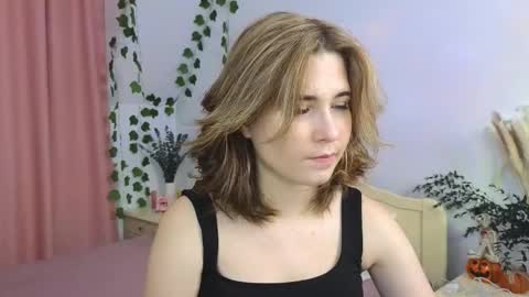 Snapshot of nellie_moans chatting on 11.21.25 Nellie online show from 11.21.25