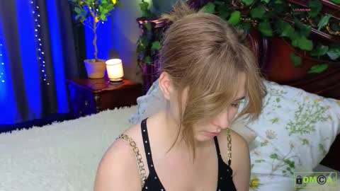 Snapshot of nellie_moans chatting on 11.25.25 Nellie online show from 11.25.25