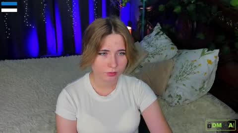 Snapshot of nellie_moans chatting on 11.28.25 Nellie online show from 11.28.25