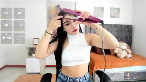 nenitaa_ online show from 06.12.26